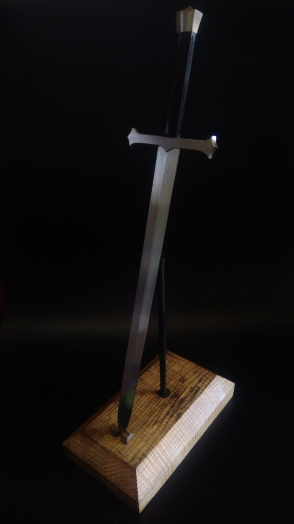 Epée forgée de 45cm et fusée ébène Création unique par Alban CAMPAGNOLA : coutelier forgeron, AC Coutelier, artisan d'art