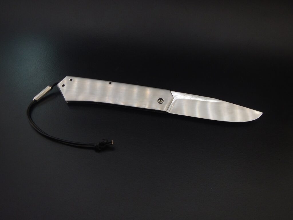 Couteau pliant à crant forcé, modèle Geometric full inox Création unique par Alban CAMPAGNOLA : coutelier forgeron, AC Coutelier, artisan d'art