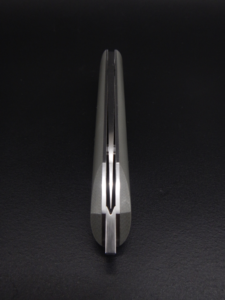 Couteau pliant à crant forcé, modèle Cobalt. Lame en inox 14C28N et manche en G10. Création unique par Alban CAMPAGNOLA : coutelier forgeron, AC Coutelier, artisan d'art