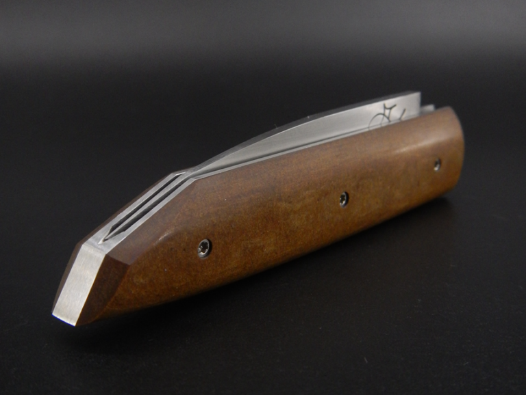 Couteau pliant à crant forcé, modèle Cobalt. Lame en inox RWL34 et manche en richlite. Création unique par Alban CAMPAGNOLA : coutelier forgeron, AC Coutelier, artisan d'art