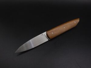 Couteau pliant à crant forcé, modèle Cobalt. Lame en inox RWL34 et manche en richlite. Création unique par Alban CAMPAGNOLA : coutelier forgeron, AC Coutelier, artisan d'art