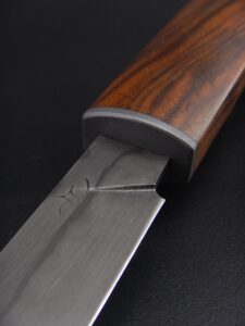 Manche design couteau de cusine Alban CAMPAGNOLA, artisan coutelier forgeron, conception gamme cuisine professionel, haute qualité