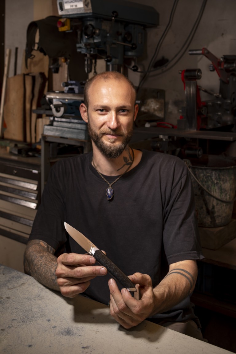 Alban Campagnola, Artisan coutelier forgeron en Drôme provençale à Donzère.